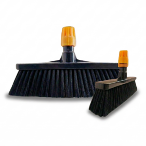 Escoba para interiores, especial suelos delicados, con fórmula innovadora de hilado en cruz.